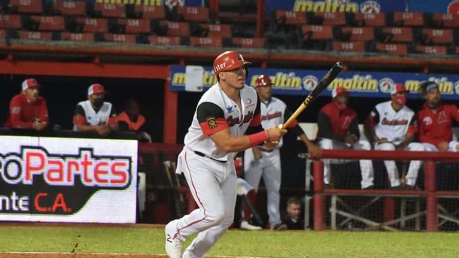 Cardenales arrollan a Leones en la postemporada en Venezuela