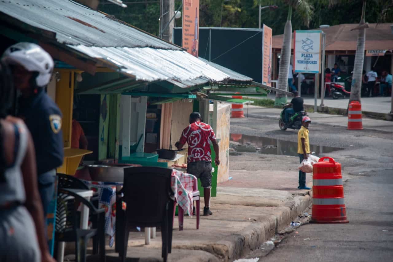 Negocios en los alrededores de Boca Chica.<br>