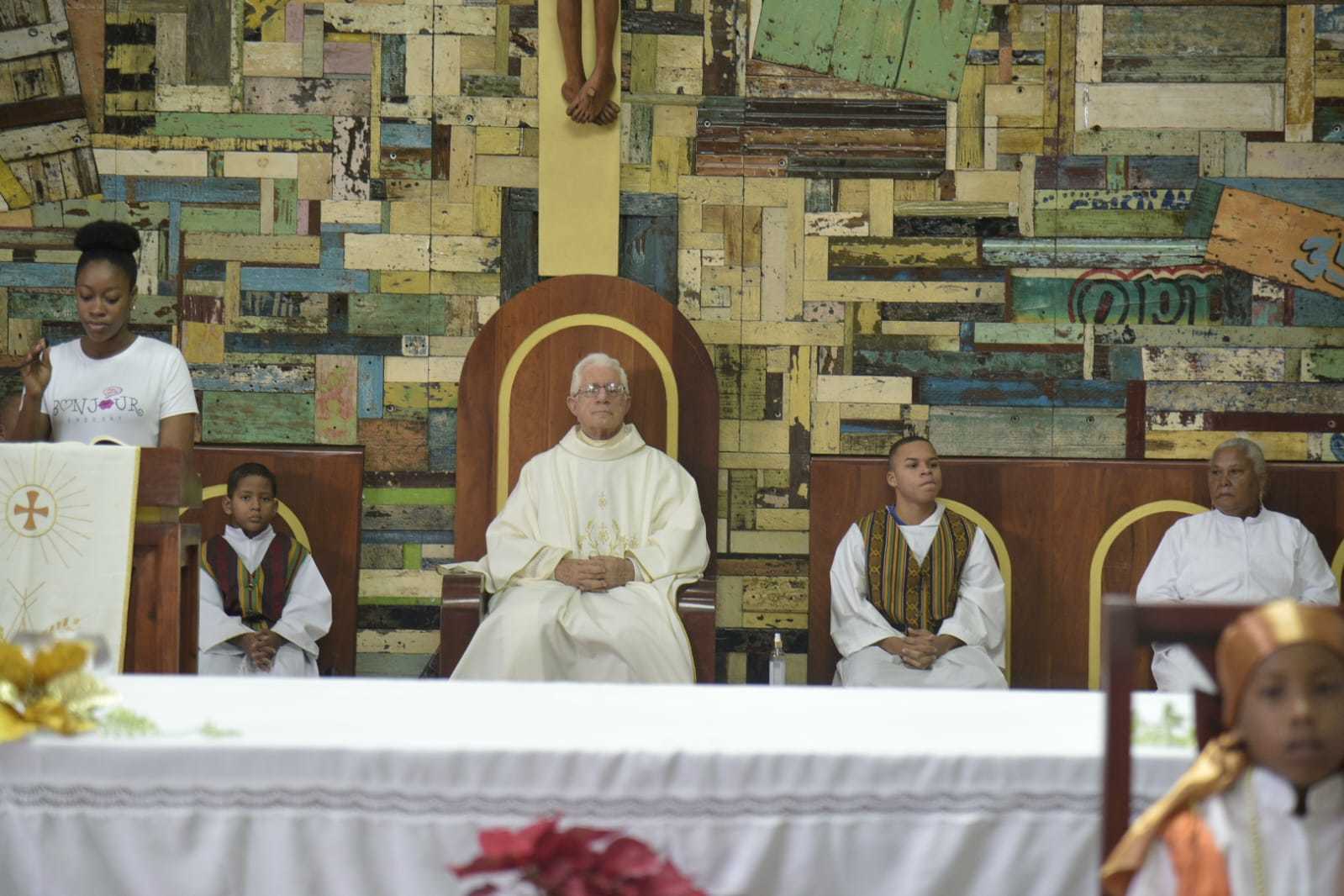 Sacerdote Gregorio Alegria en la Parroruía San Francisco de Asís <br>