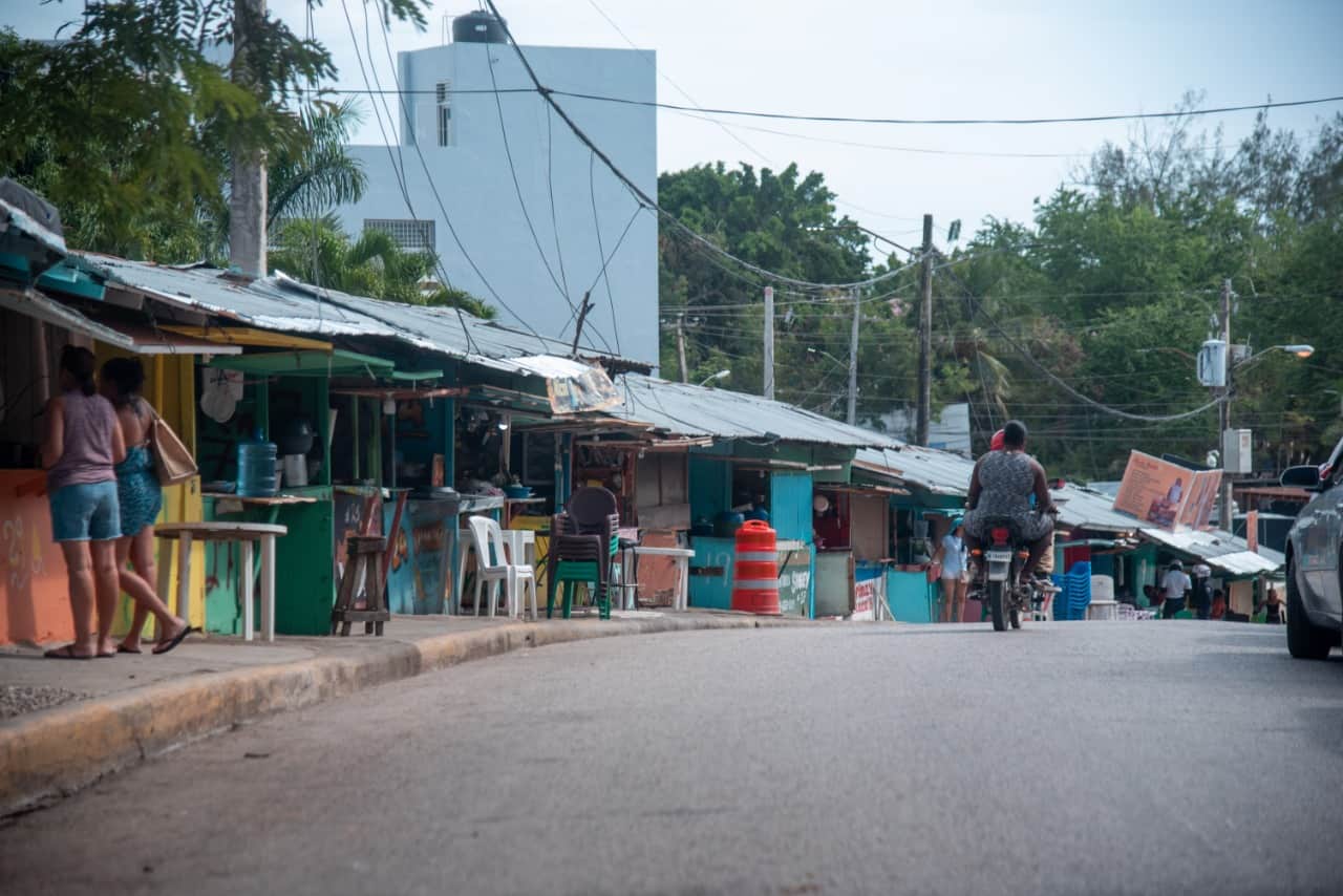 Negocios en los alrededores de Boca Chica.