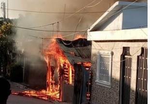 Apresan joven acusado de prender fuego a la casa de su madre en Barahona