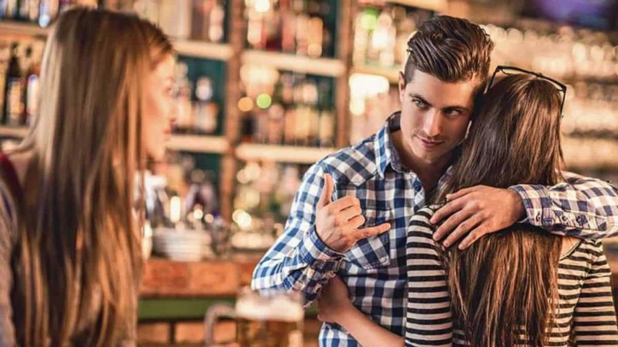 ¿Las mujeres disfrutan más con hombres comprometidos?