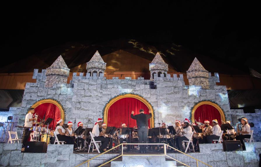 Villa Navidad se despide con concierto de la Orquesta Sinfónica Juvenil