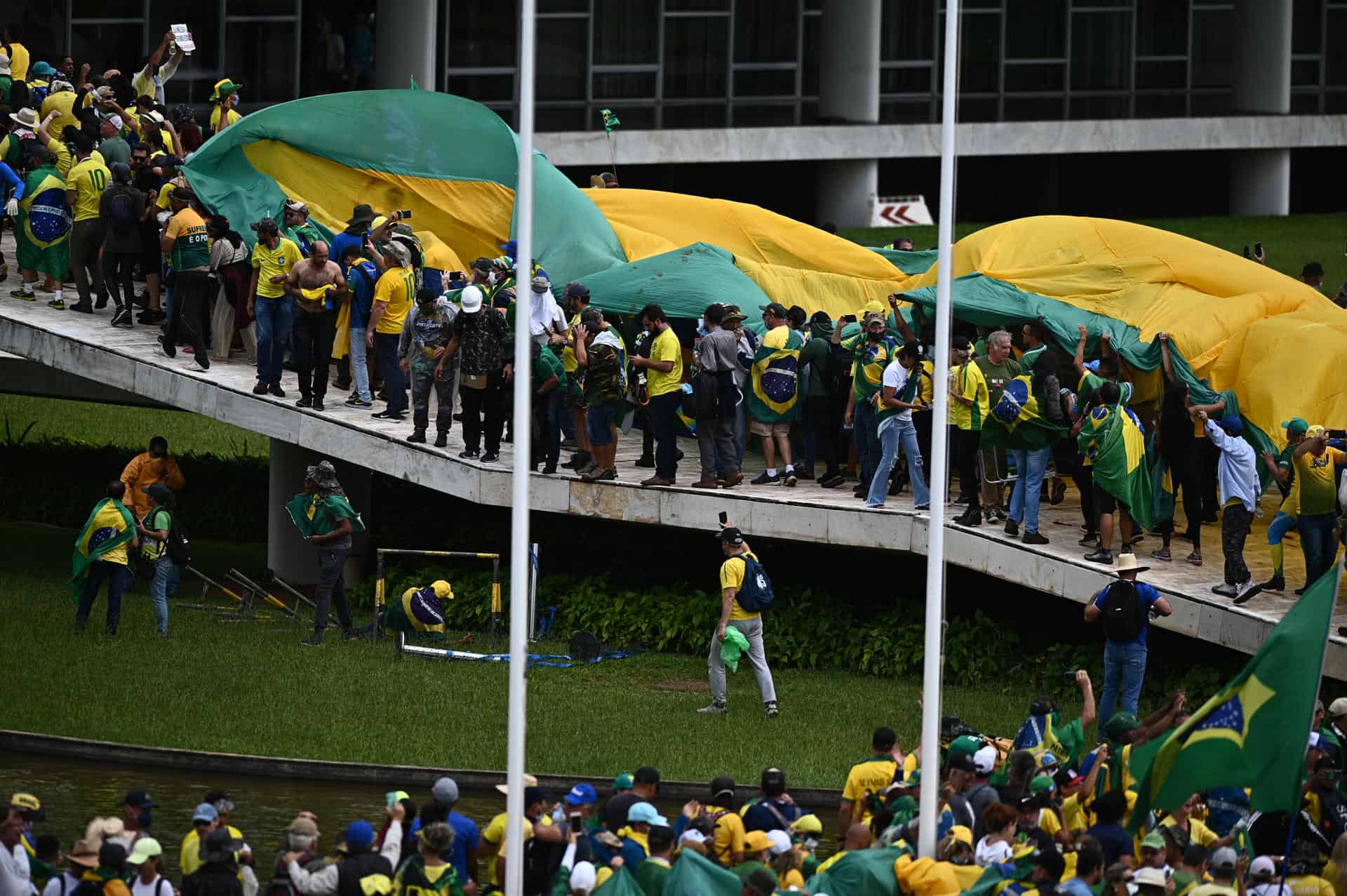 En imágenes: partidarios de Jair Bolsonaro tomando las sedes del gobierno de Brasil