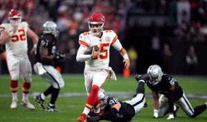 Chiefs superan a Raiders y se quedan con liderato de la AFC