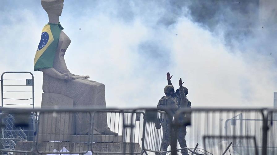 La Policía informa de 30 detenidos tras el asalto a instituciones de Brasil