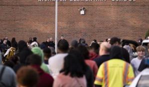 Acusan a la madre del niño de 6 años que le disparó a su maestra en Virginia