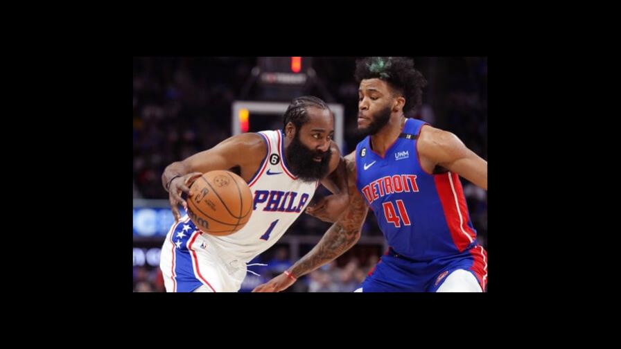 Un triple doble de Harden ayuda a 76ers a ganar a Pistons