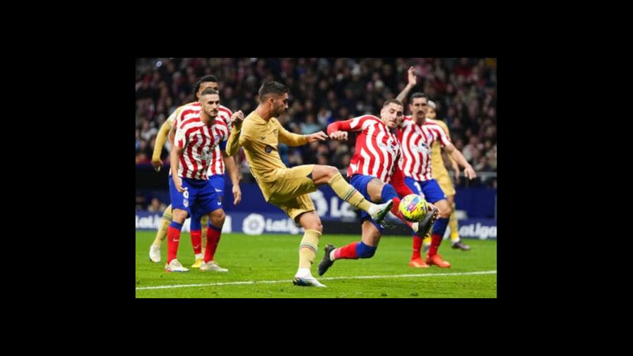 El Barca saca apurada victoria ante Atlético y se queda solo en el liderato El Barca saca apurada victoria ante Atlético y se queda solo en el liderato