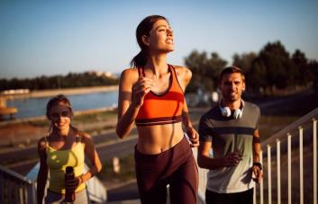 ¿Es mejor hacer deporte al aire libre o bajo techo?
