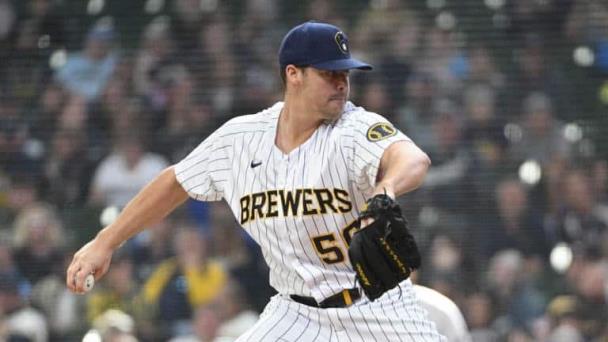 Dominicano Joseph Hernández en ruta a los Cerveceros de Milwaukee