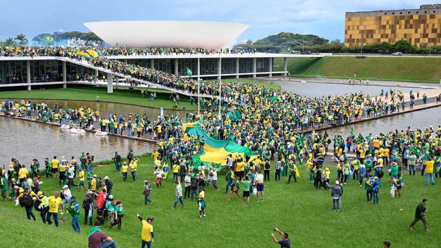 Bolsonaristas invaden el Congreso brasileño en manifestación contra Lula