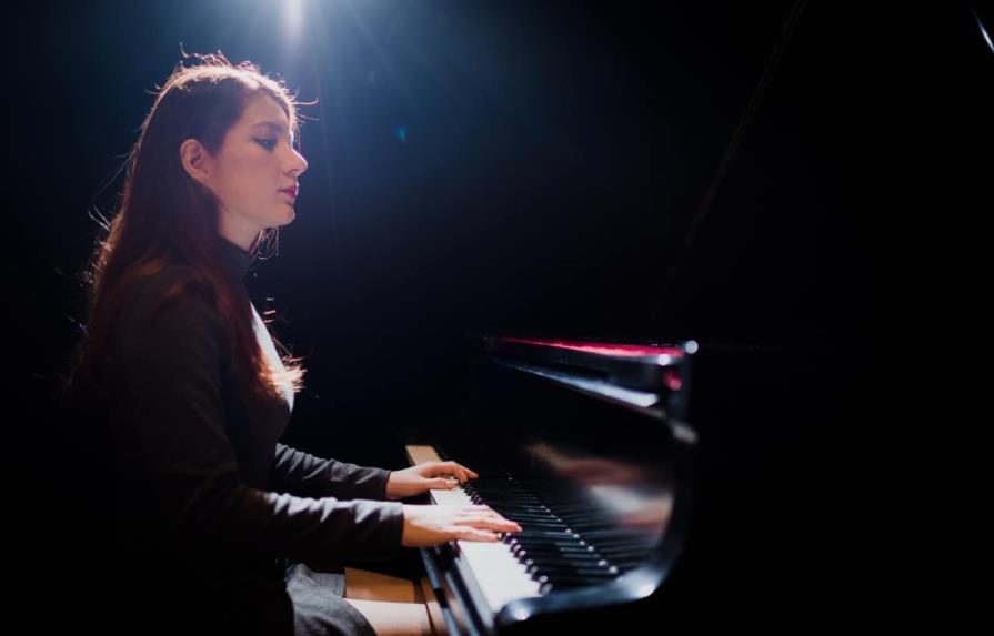 Clara Luna, la pianista mexicana que difunde música a través de streaming