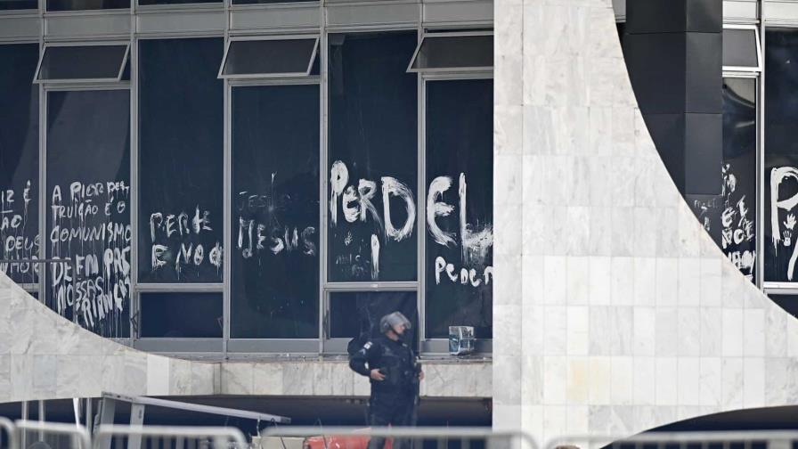 Vidrios rotos y pillaje en invasión del Congreso por bolsonaristas en Brasilia