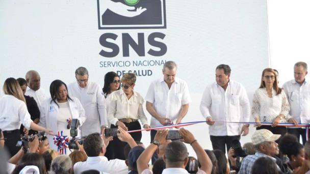 Presidente Abinader inaugura remodelación del hospital de Imbert, Puerto Plata