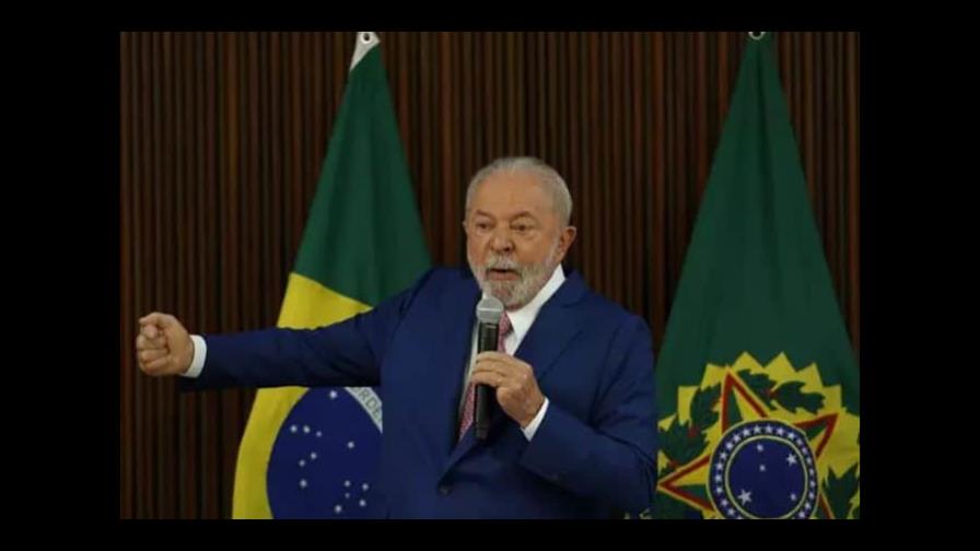 Lula visita el escenario de los disturbios en Brasilia Lula visita el escenario de los disturbios en Brasilia