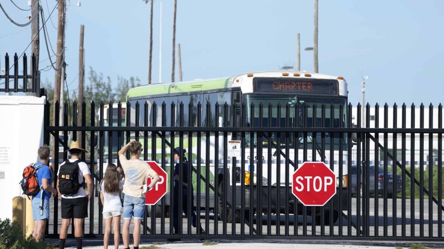 Gobierno de EEUU continúa repatriaciones de migrantes desde Florida