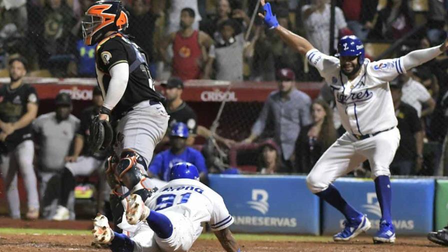 El Licey se aferra al primer lugar con épico triunfo sobre Gigantes El Licey se aferra al primer lugar con épico triunfo sobre Gigantes