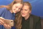 El empático gesto de la actriz Kate Winslet con periodista inexperta que le confesó que era su primera entrevista El empático gesto de la actriz Kate Winslet con periodista inexperta que le confesó que era su primera entrevista