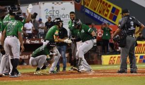 Valdez y Brice&ntilde;o ponen a las Estrellas a un paso de la serie final