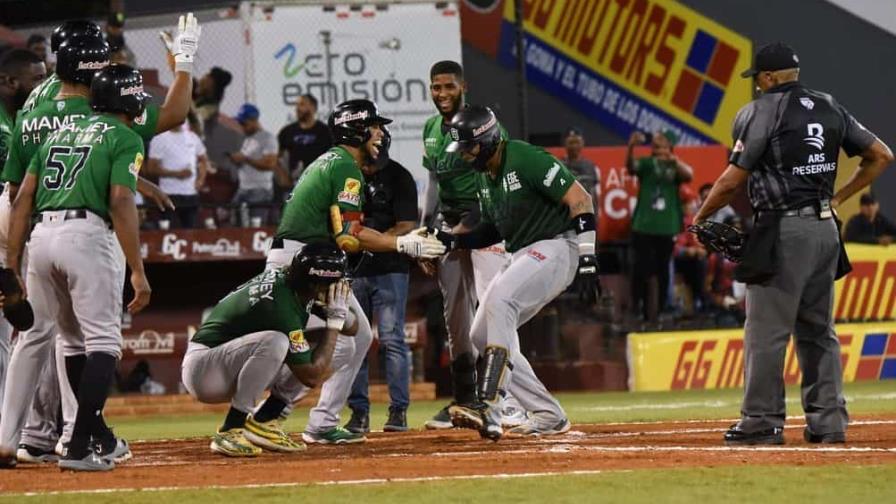 Valdez y Briceño ponen a las Estrellas a un paso de la serie final