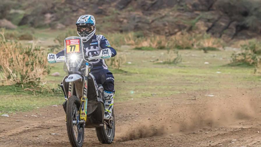 Luciano Benavides repite triunfo de etapa en Dakar, Carlos Sainz se hunde Luciano Benavides repite triunfo de etapa en Dakar, Carlos Sainz se hunde