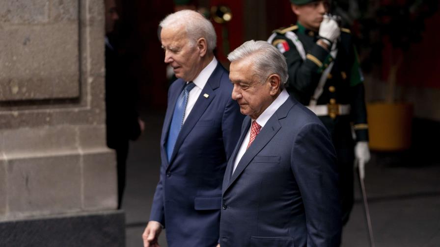 López Obrador pide a Biden insistir en la reforma migratoria para mexicanos