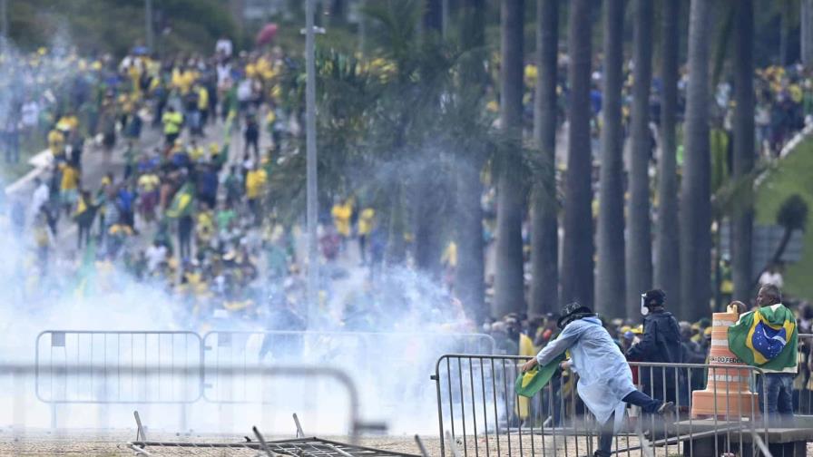 Corte brasileña mantiene en prisión a 942 de los detenidos por acto golpista Corte brasileña mantiene en prisión a 942 de los detenidos por acto golpista