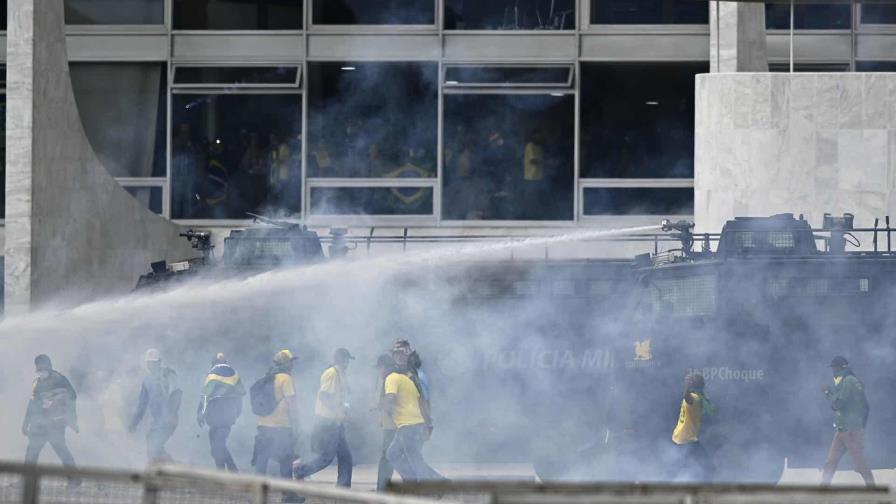 La Policía de Brasil libera a cerca de 600 personas acusadas de participar en el asalto a los tres poderes