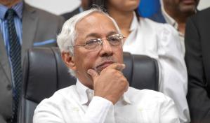 Ministro de Educaci&oacute;n est&aacute; "profundamente avergonzado por la muerte de Esmeralda Richiez