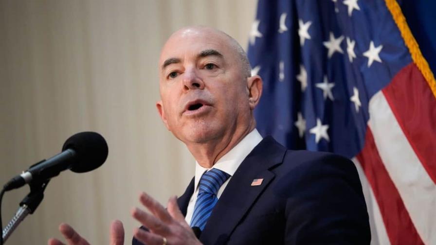 Legislador republicano propone juicio político para el secretario de Seguridad Nacional de EEUU