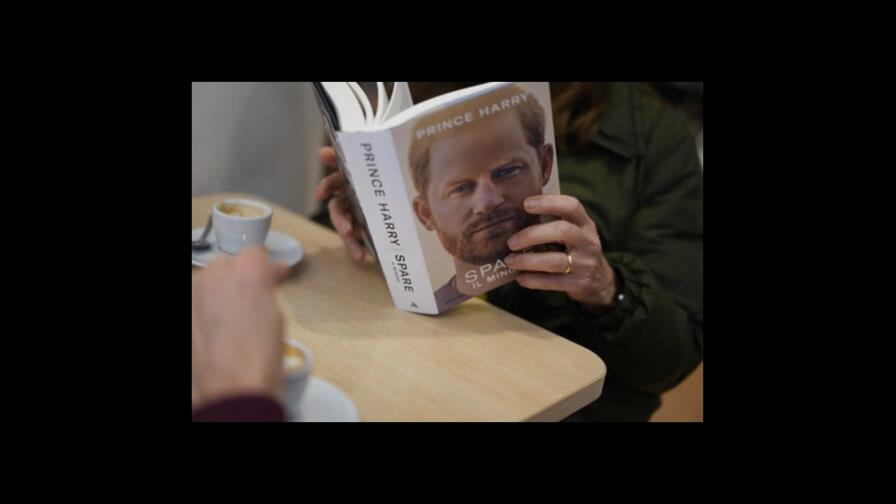 Los lectores ya tienen en sus manos libro del príncipe Harry