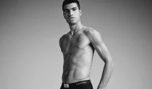Carlos Alcaraz protagoniza la campaña de publicidad de Calvin Klein