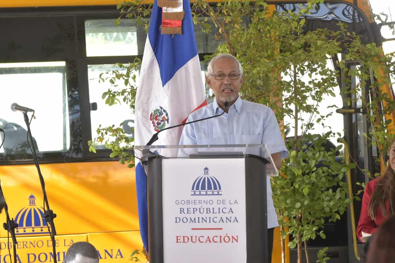 Ministro de Educación, Ángel Hernández.<br>