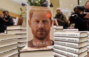 Llega a las librerías En la sombra, la biografía del príncipe Enrique