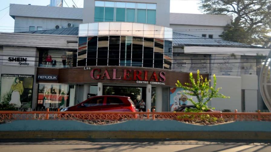 Desconocidos roban en varios locales de una plaza en Santiago Desconocidos roban en varios locales de una plaza en Santiago