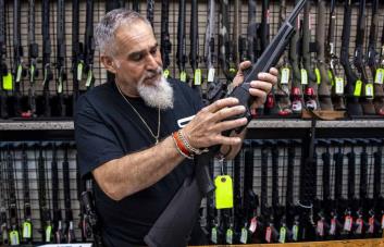 El Supremo de EE.UU. mantiene ley que limita porte de armas en Nueva York