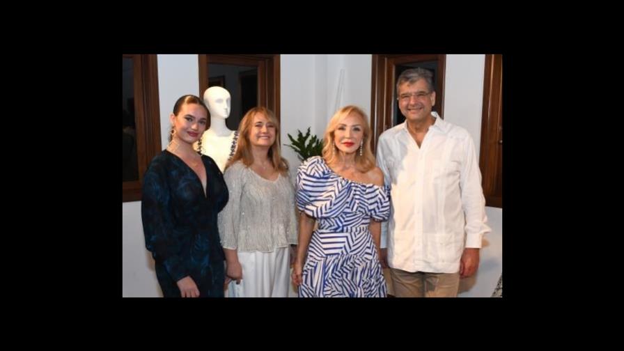 Club Hemingway exhibió El Armario de Carmen Lomana