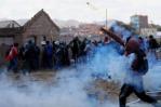 Muere policía tras ser quemado en protestas en Perú