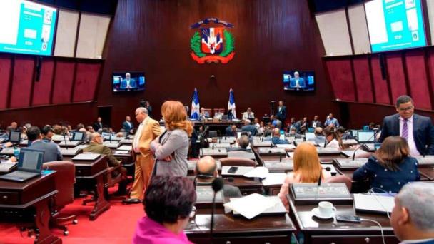 Tras intensos debates, diputados aprueban proyecto de Fideicomiso Público en primera lectura