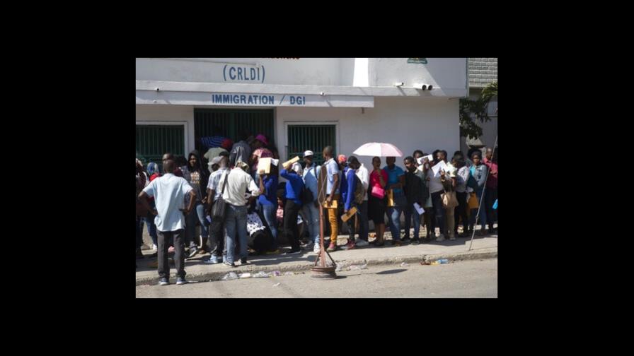 Los haitianos buscan la vía legal para llegar a EEUU con nuevo plan migratorio