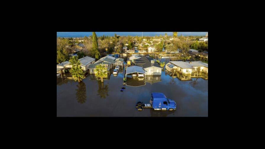 Un potente frente golpeará California este viernes mientras siguen las evacuaciones