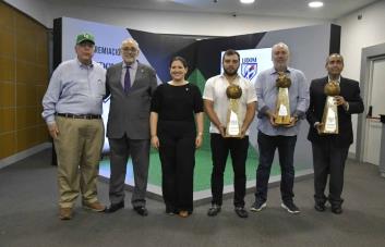 LIDOM entrega copas a  campeones regionales