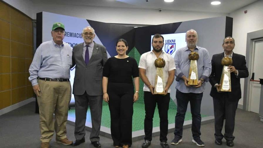 LIDOM entrega copas a campeones regionales LIDOM entrega copas a campeones regionales