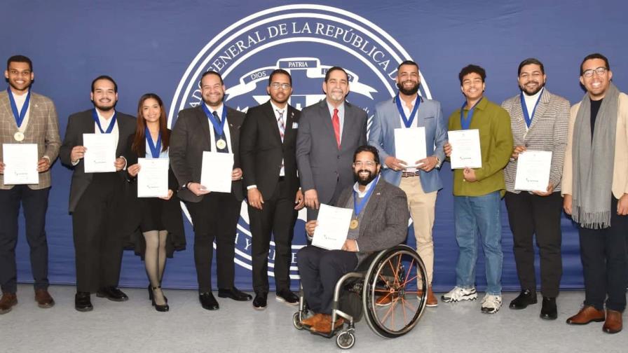 Reconocen a 14 jóvenes dominicanos en Nueva York