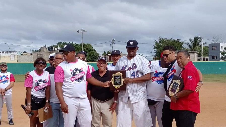 Celebran cuarto Clásico de Softbol Delio Peña Retirados