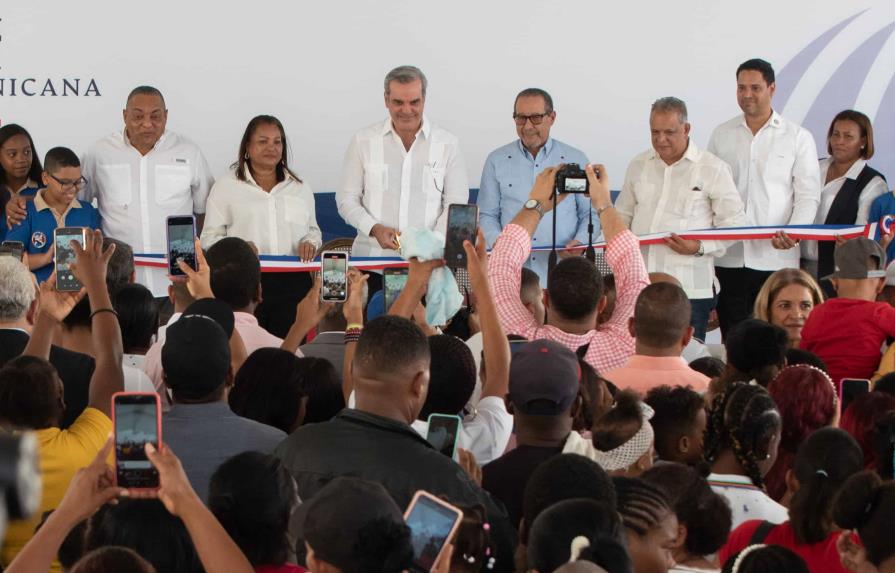 Abinader inaugura dos centros educativos en el Distrito Nacional y Los Alcarrizos