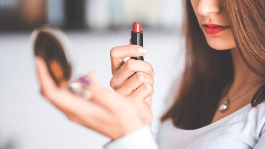 Crean pintalabios antimicrobiano que impide propagación de virus y bacterias