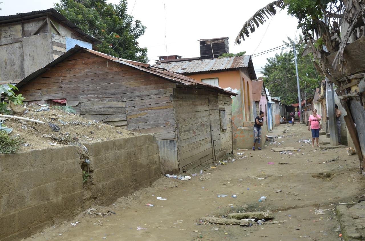 Familias en Santiago rechazan ser desalojadas 