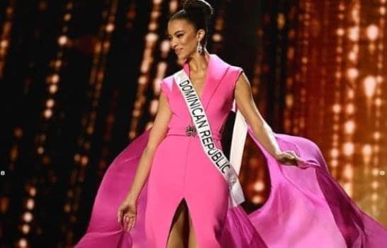 Así es el vestido de gala que lució Andreína Martínez en la preliminar de Miss Universo